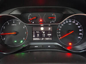 أوبل كروس لاند الداخلية 