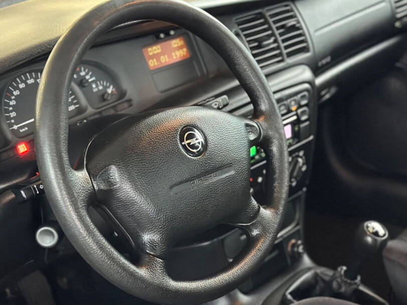 Opel Vectra 2nd Generation Interior 