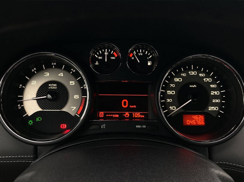 بيجو آر سي زد Interior 