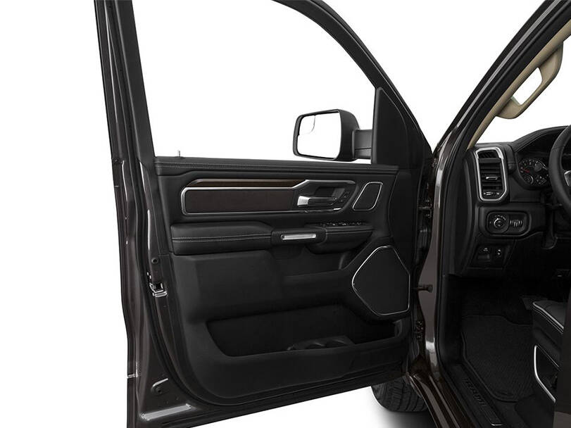 رام ١٥٠٠ Interior 