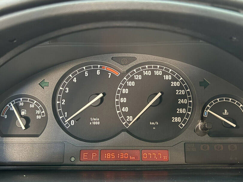 بي ام دبليو ٨ سيريز الجيل الأول (E31) Interior 