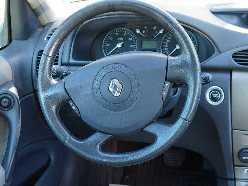 رينو لاجونا الجيل الثاني (X74) Interior 