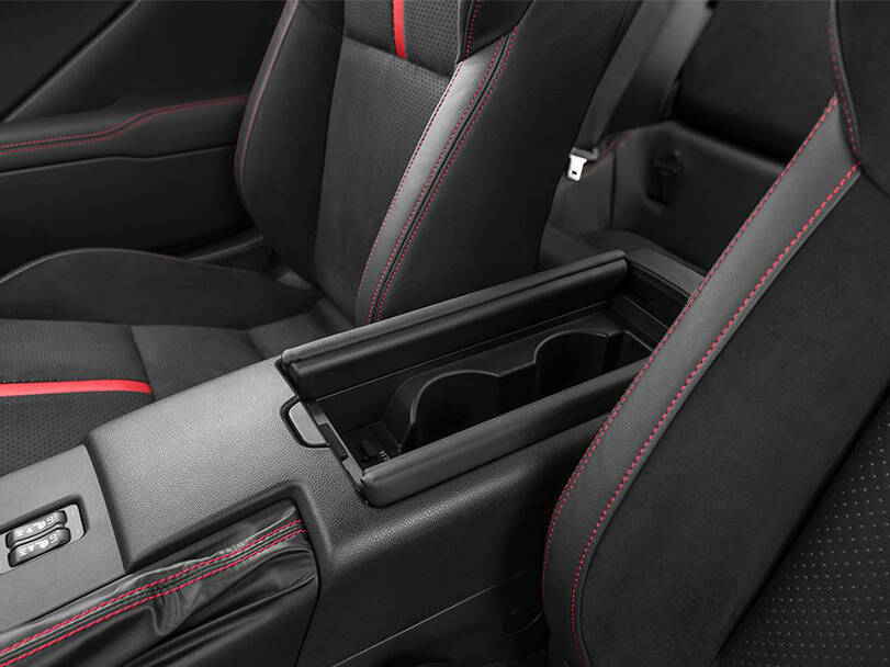 سوبارو بي آر زد Interior 