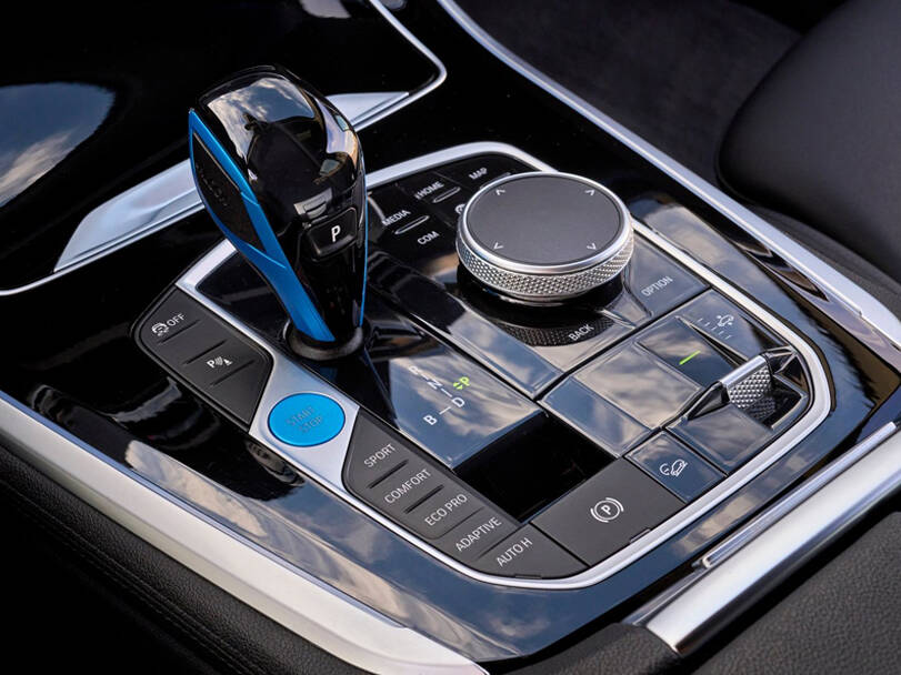 BMW iX5 2025 Interior 