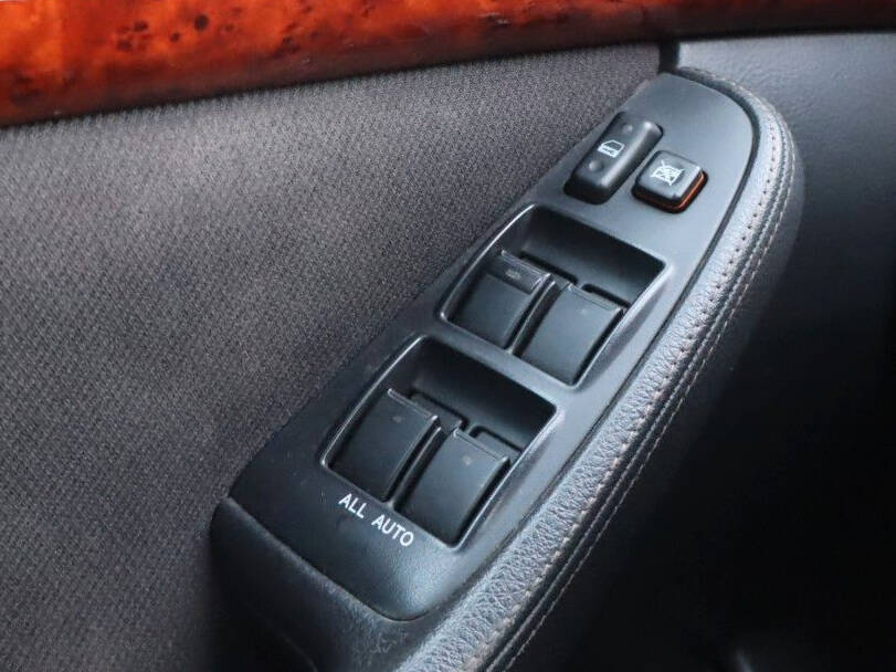 Toyota Avensis 2nd (T250) Generation Interior 