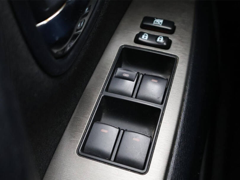 تويوتا أفينسيس Interior 