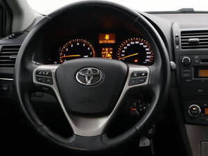 تويوتا أفينسيس الداخلية 