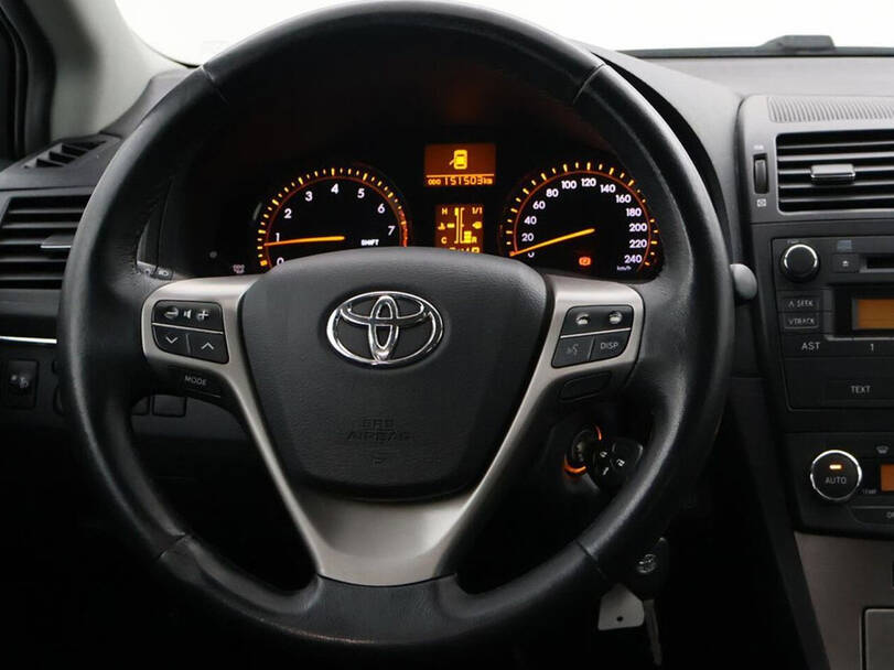 تويوتا أفينسيس Interior 