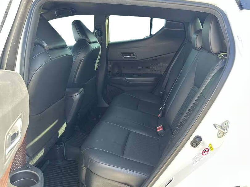 تويوتا سي-إتش آر الجيل الأول (AX10) Interior 