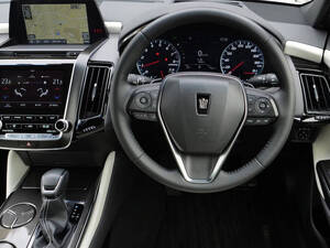 Toyota Crown Interior 