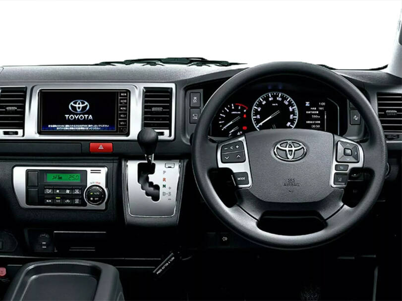 تويوتا جرانفيا الجيل الخامس (H200) Interior 
