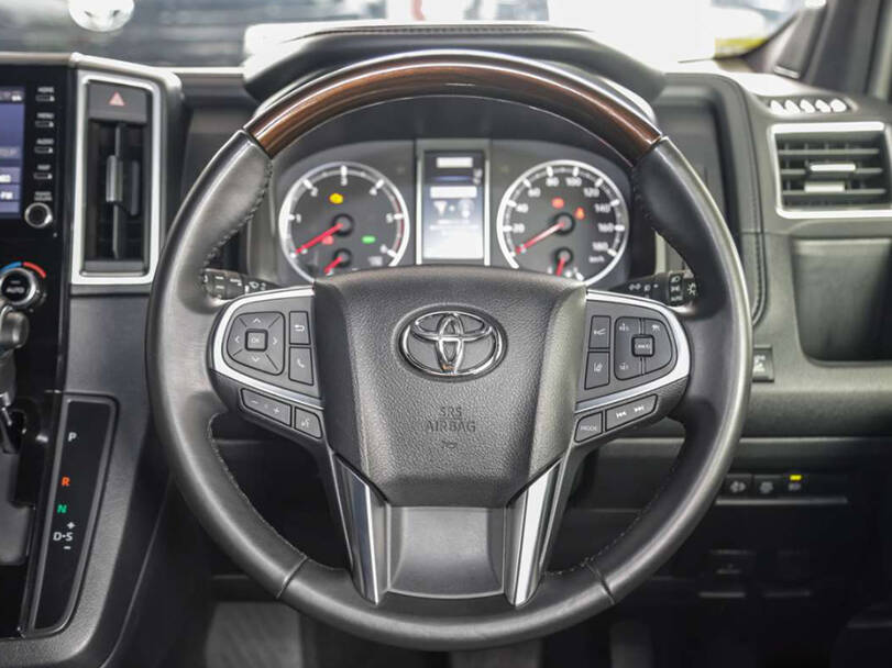 تويوتا جرانفيا 2025 Interior 