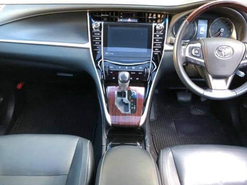 Toyota Harrier 3rd (XU60) Generation Interior 