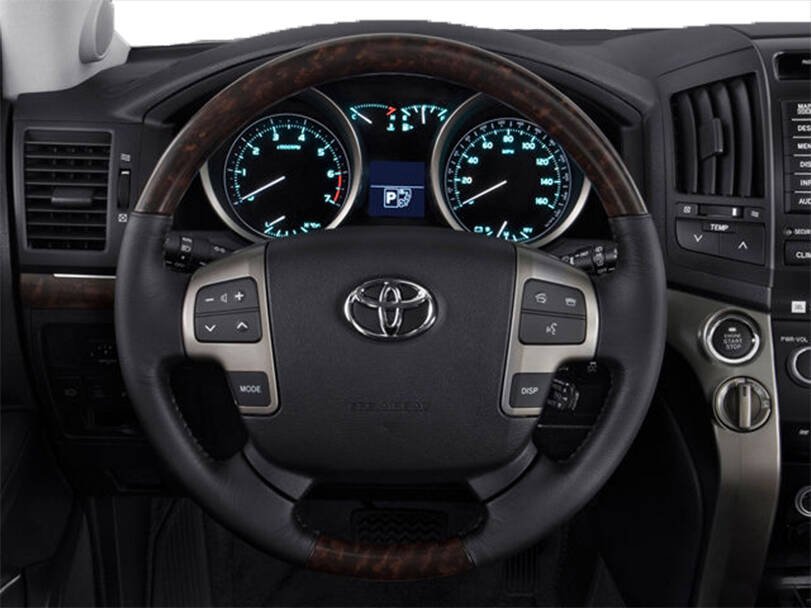 تويوتا لاند كروزر الجيل الرابع (J200) Interior 