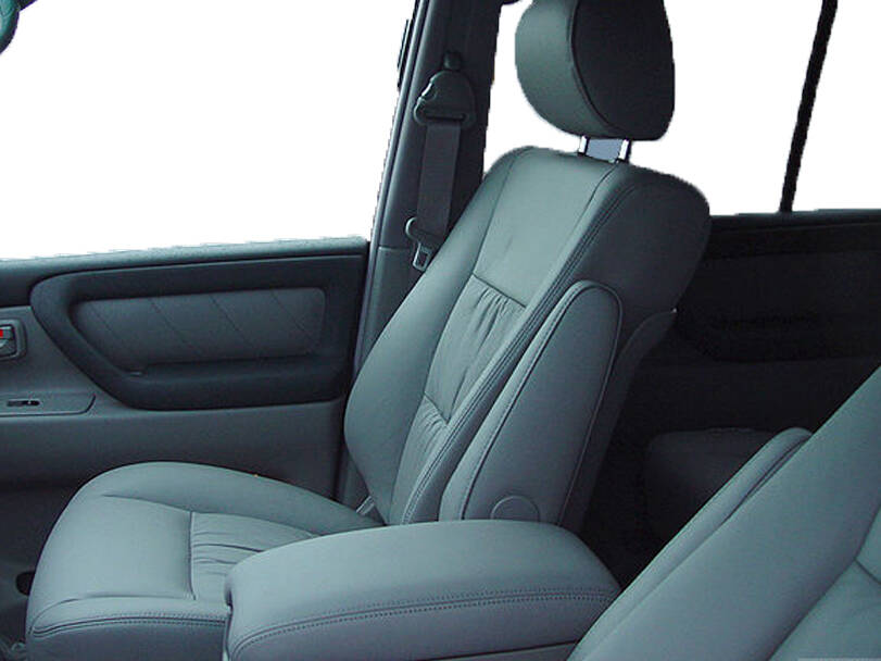 تويوتا لاند كروزر الجيل السادس (J100) Interior 