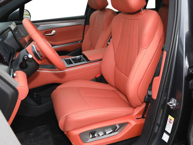 بي واي دي Tang L Interior 