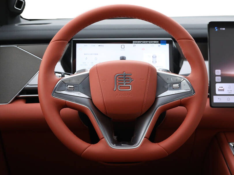 بي واي دي Tang L Interior 