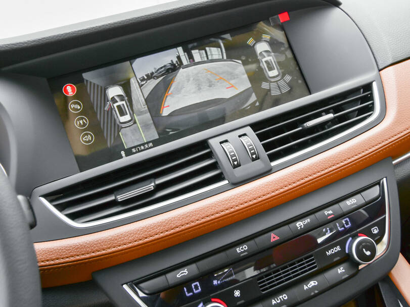 Borgward BX7 Interior 