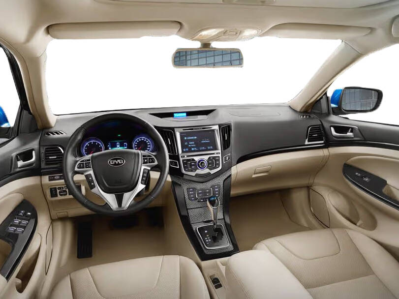 بي واي دي إف ٥ Interior 
