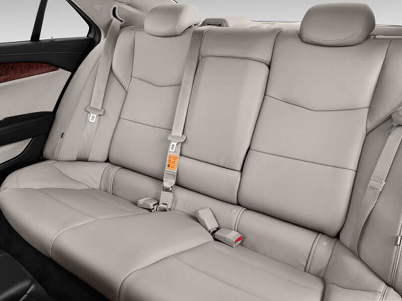 كاديلاك إيه تي إس ڤي Interior 