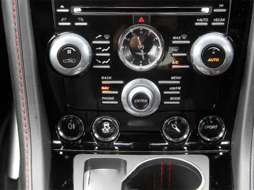 أستون مارتن رابيد Interior 