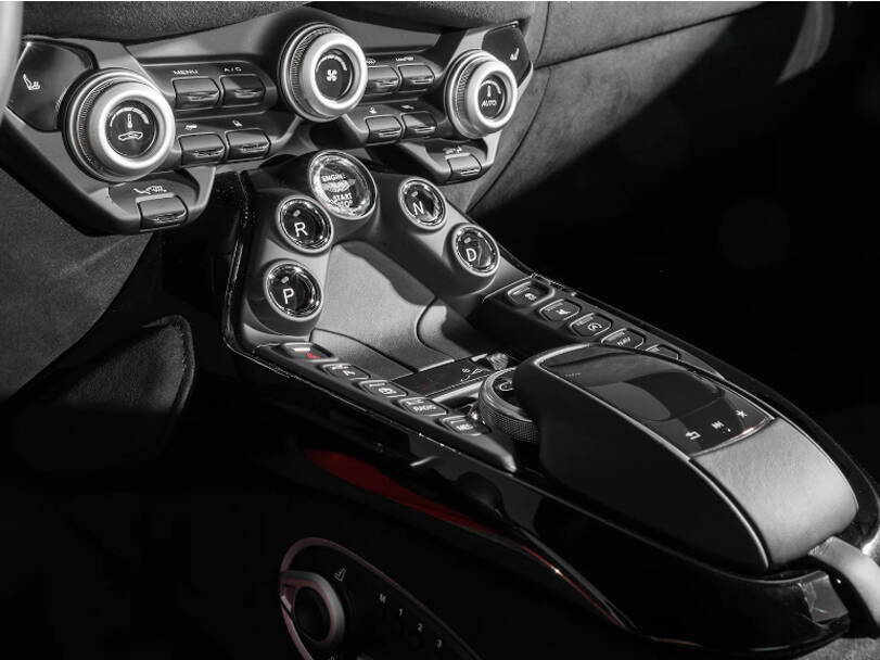 أستون مارتن  فانتاج 2025 Interior 