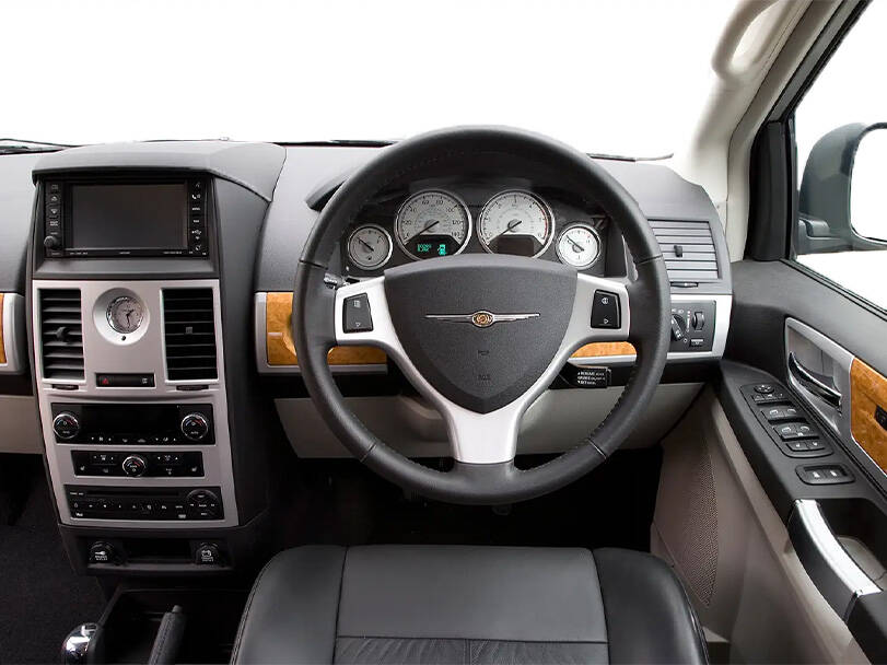 كرايسلر جراند فوياجر Interior 