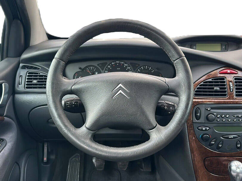 سيتروين سي ٥ الجيل الأول Interior 
