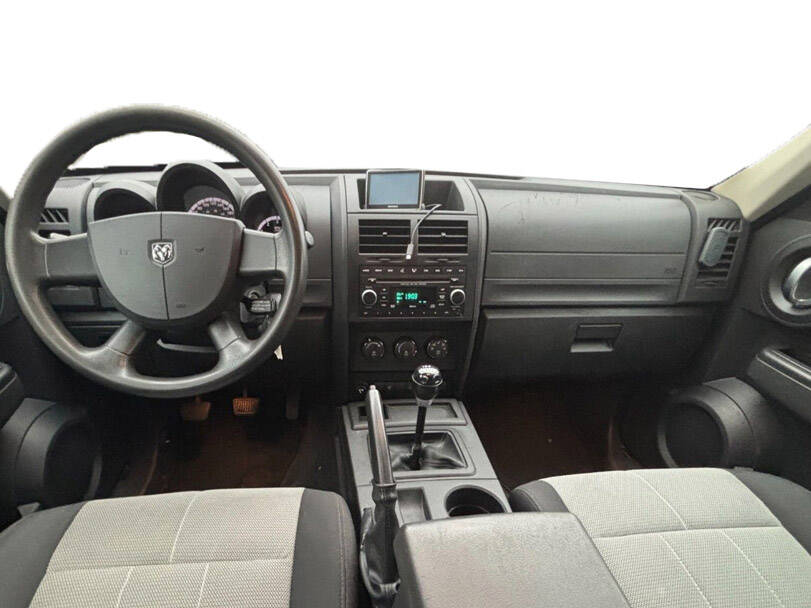 دودج نيترو Interior 