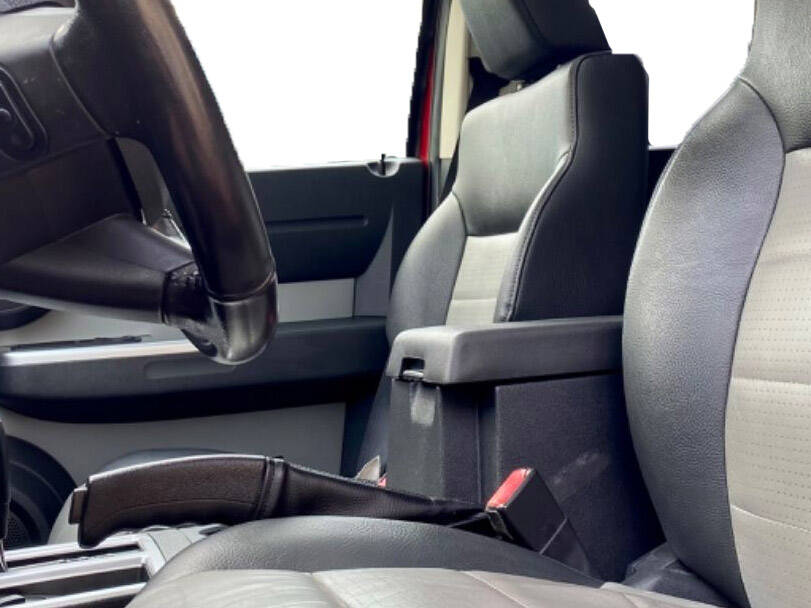 دودج نيترو Interior 