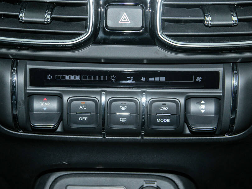 دونغفنغ إيه إكس ٤ Interior 
