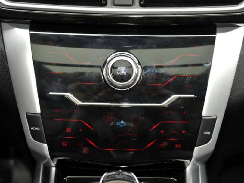Dorcen Domy X5 Interior 
