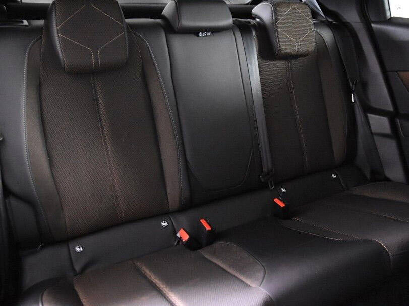 دي إس ٣ كروس باك Interior 
