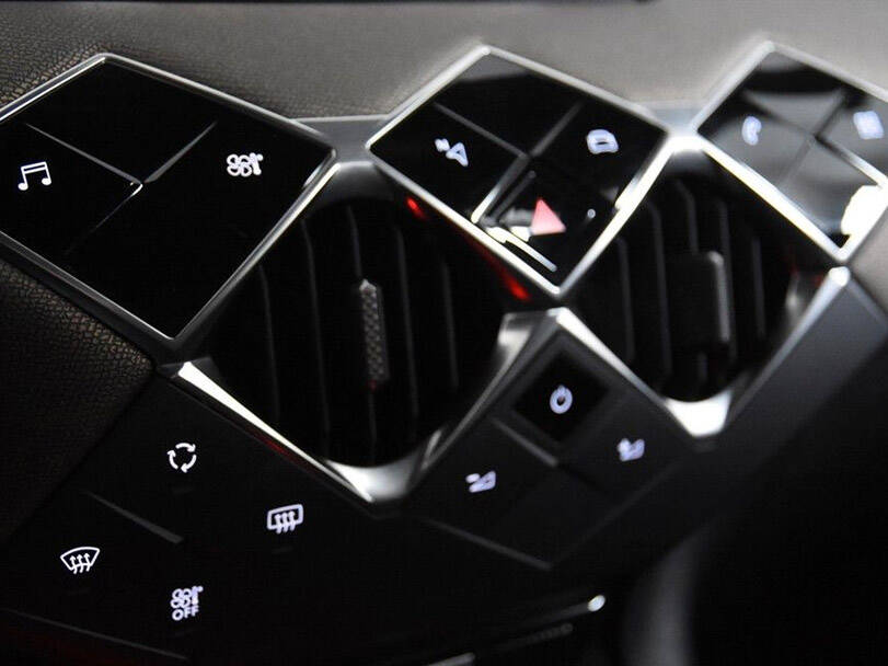 دي إس ٣ كروس باك 2025 Interior 