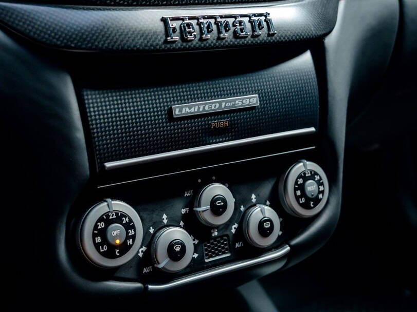 فيراري ٥٩٩ جي تي أو Interior 