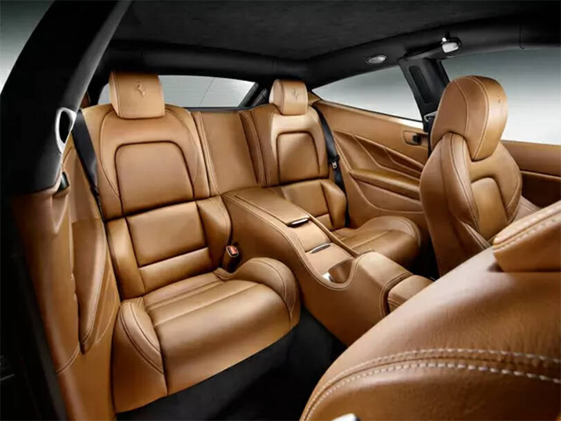 فيراري إف إف Interior 