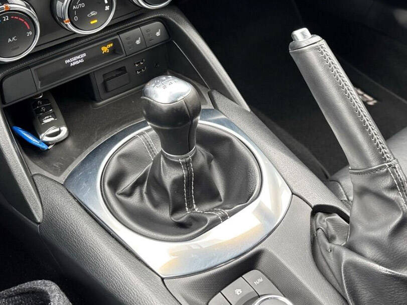 فيات ١٢٤ سبايدر Interior 