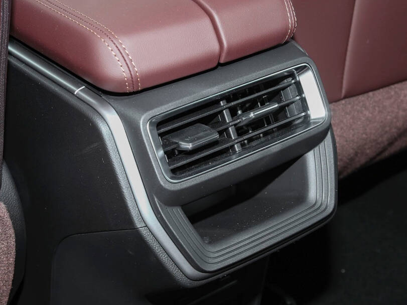 جيلي أوكافانغو 2025 Interior 