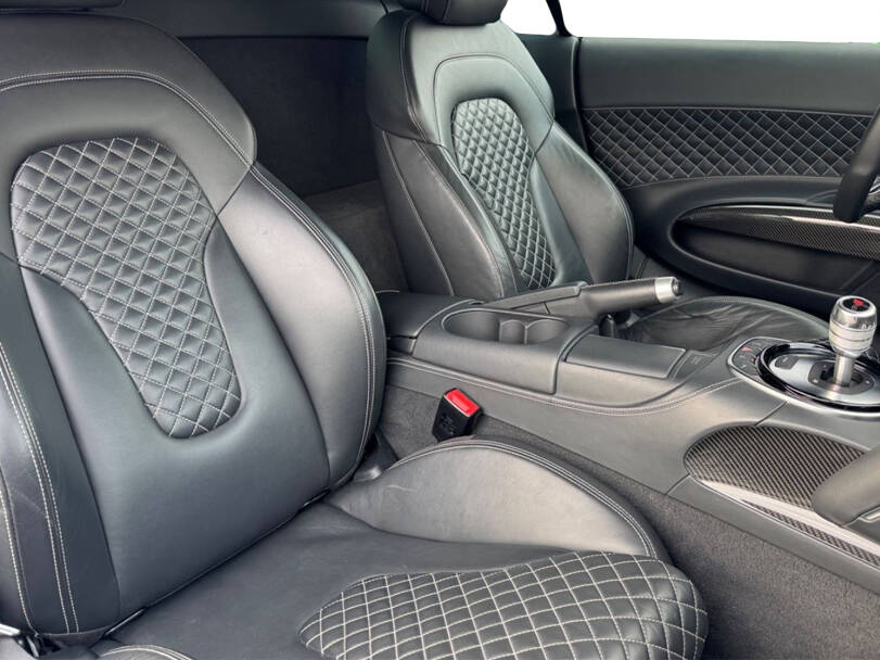 Audi R8 1st Generation Interior 