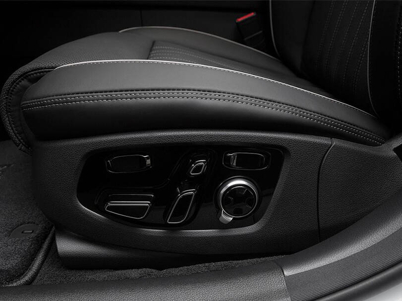 جينيسيس جي ٩٠ الجيل الأول (HI) Interior 
