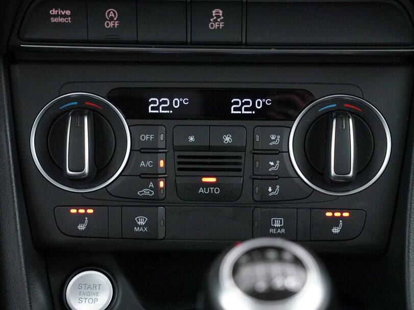 أودي آر إس كيو ٣ الجيل الأول (8U) Interior 