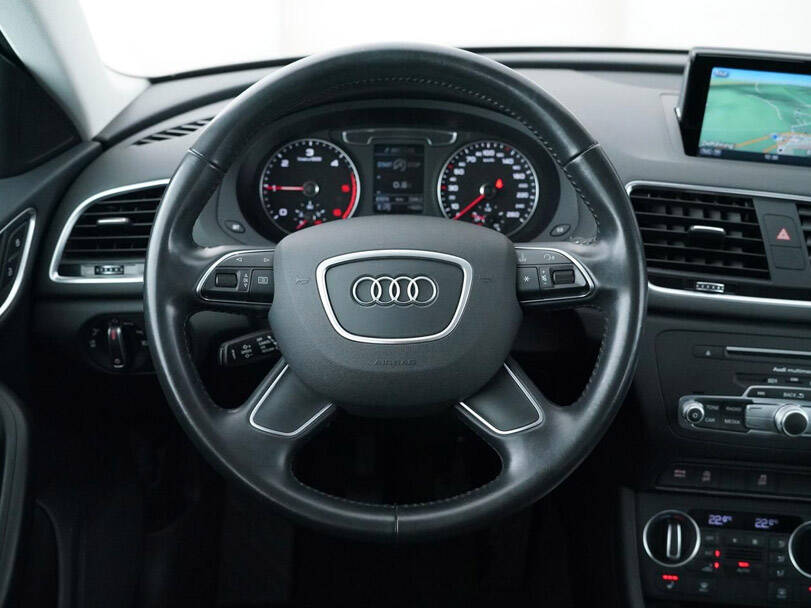 أودي آر إس كيو ٣ الجيل الأول (8U) Interior 