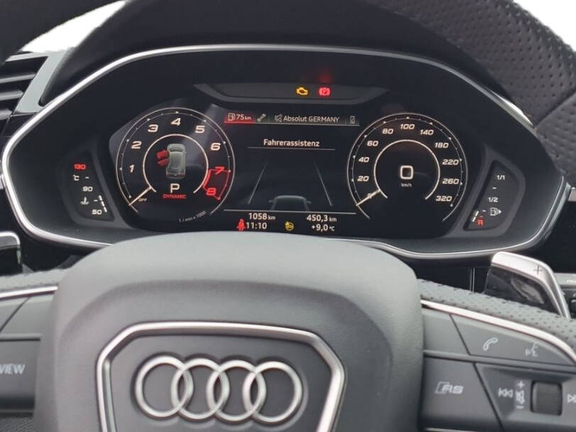 أودي آر إس كيو ٣ Interior 