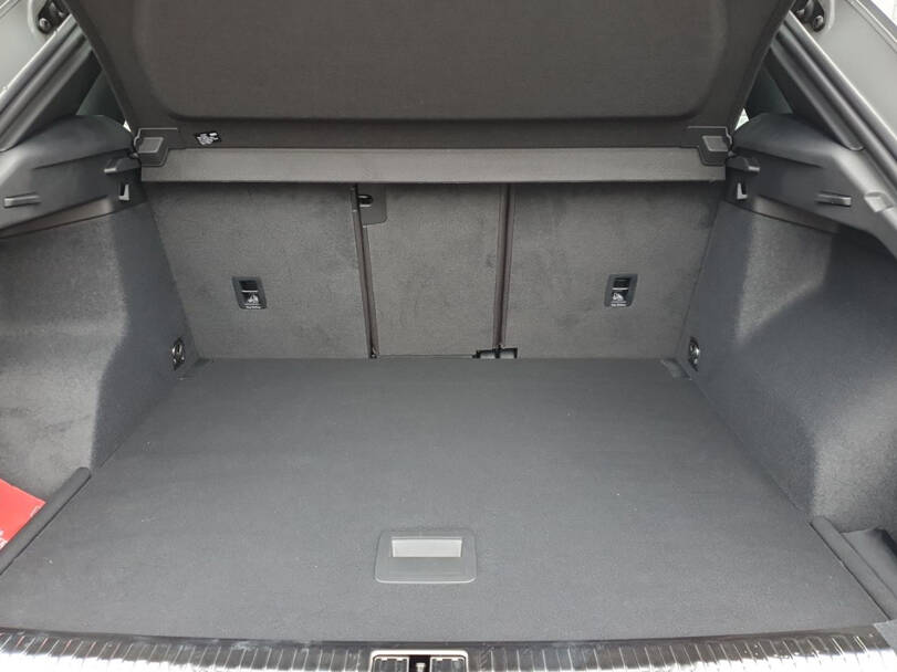أودي آر إس كيو ٣ Exterior 