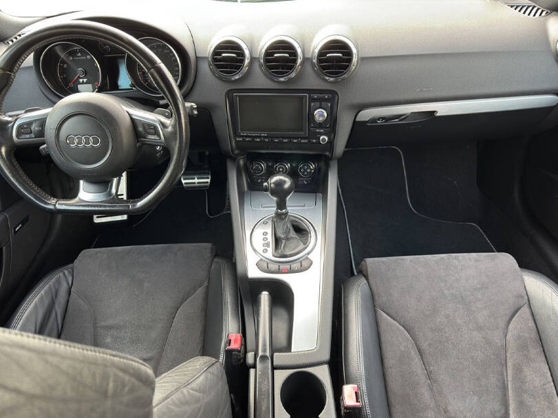 Audi TT 2nd (Typ 8J) Generation Interior 