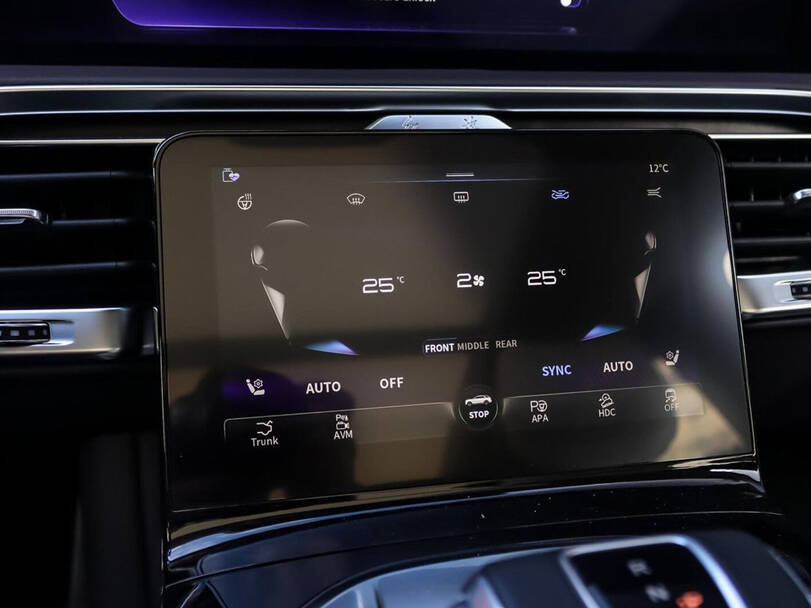 Hongqi E HS9 2025 Interior 