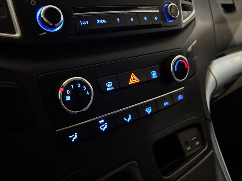 هيونداي إتش ١ Interior 