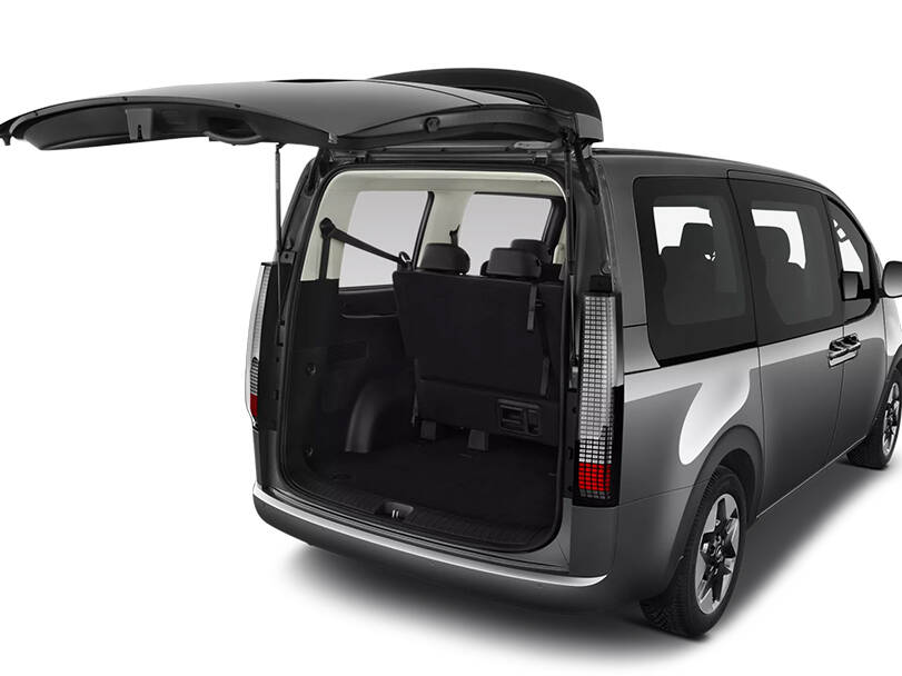 هيونداي ستاريا 2025 Interior 