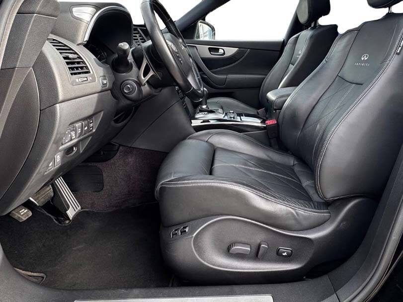 إنفينيتي إف إكس ٣٧ Interior 
