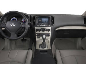 إنفينيتي جي ٢٥ الداخلية 